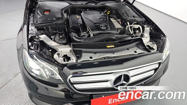 Mercedes-Benz E-Class 2017 — photo 6