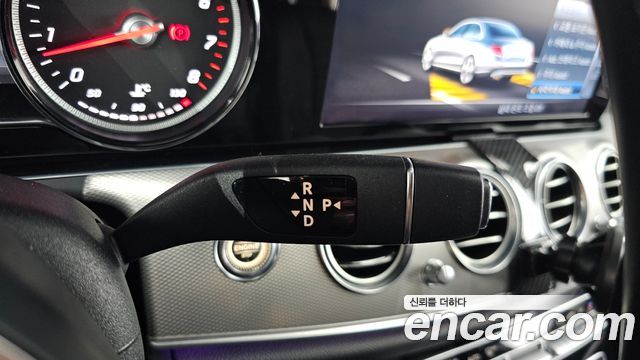 Mercedes-Benz E-Class 2017 — photo 9