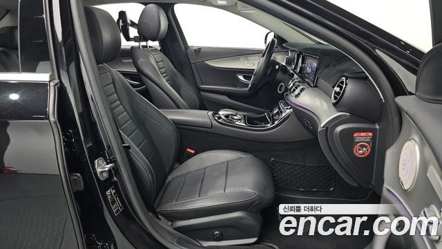 Mercedes-Benz E-Class 2017 — photo 11