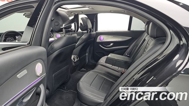 Mercedes-Benz E-Class 2017 — photo 12