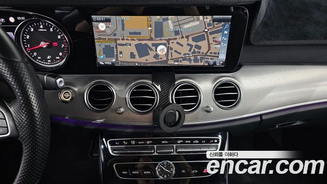 Mercedes-Benz E-Class 2017 — photo 14