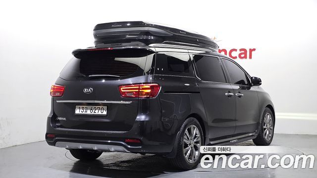 Kia Canival 2019 — photo 2