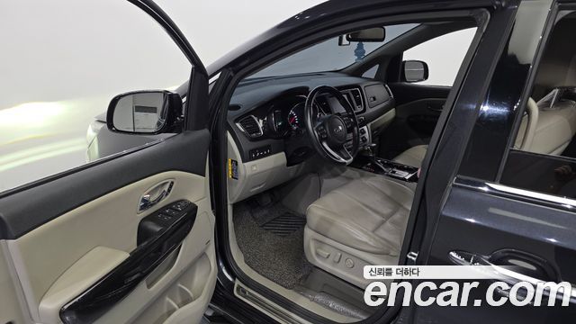 Kia Canival 2019 — photo 10