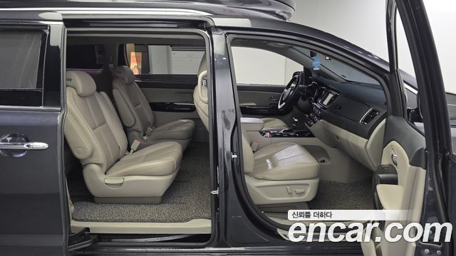 Kia Canival 2019 — photo 11