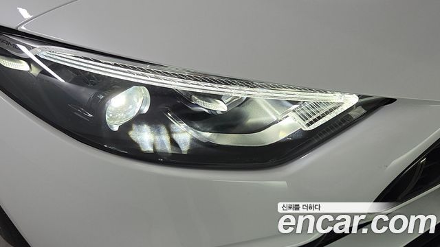Mercedes-Benz SL-Class 2025 — photo 19