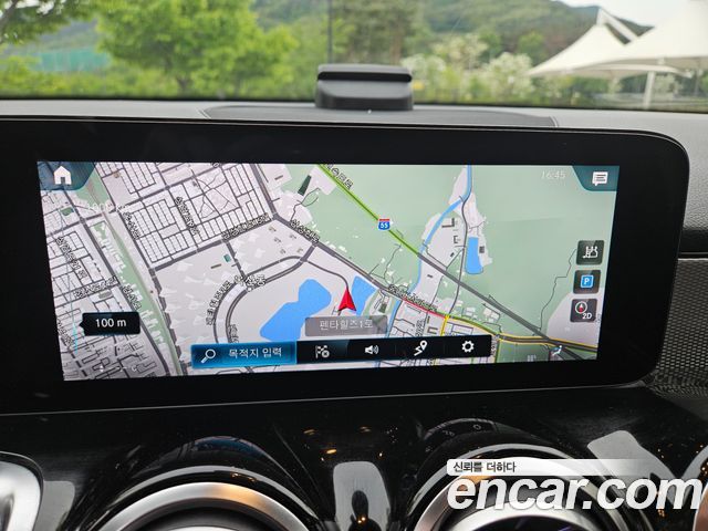 Mercedes-Benz GLB-Class 2021 — photo 11