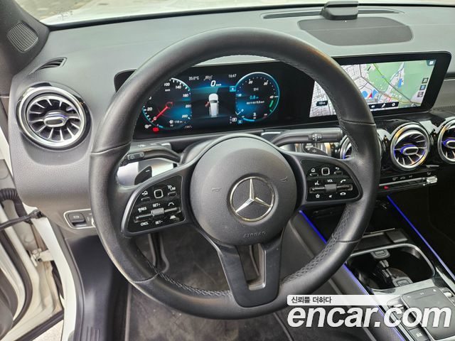 Mercedes-Benz GLB-Class 2021 — photo 14
