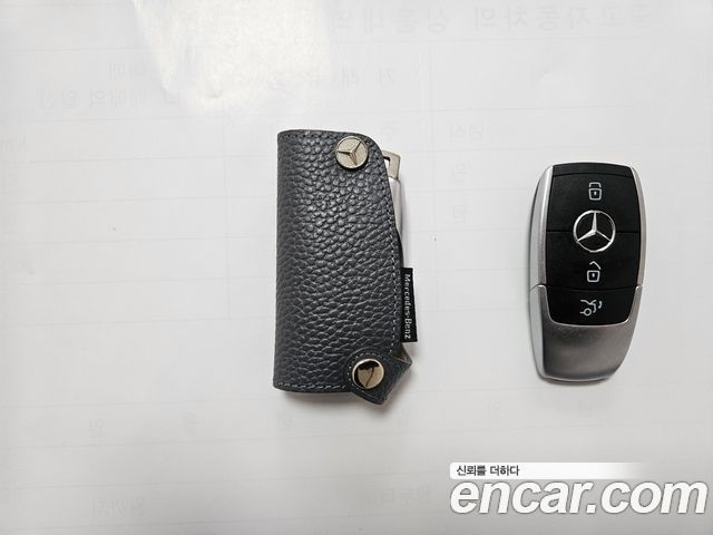 Mercedes-Benz GLB-Class 2021 — photo 16