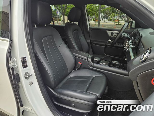 Mercedes-Benz GLB-Class 2021 — photo 18