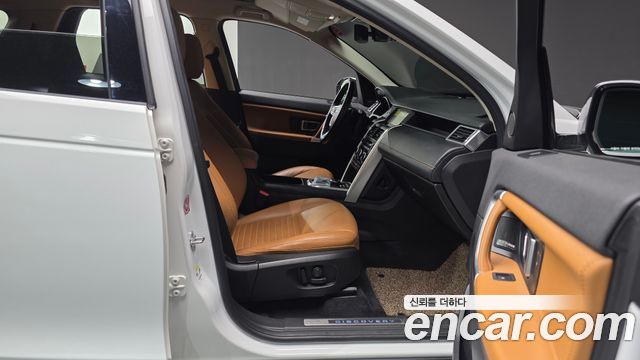 Land Rover Discovery Sport 2018 — photo 17