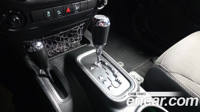 Jeep Wrangler 2017 — photo 12