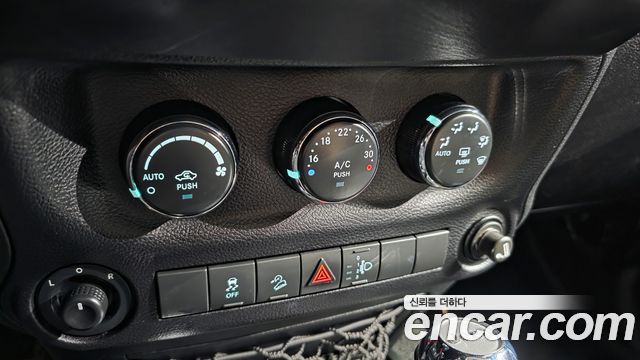 Jeep Wrangler 2017 — photo 24