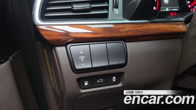 Kia K7 2017 — photo 17