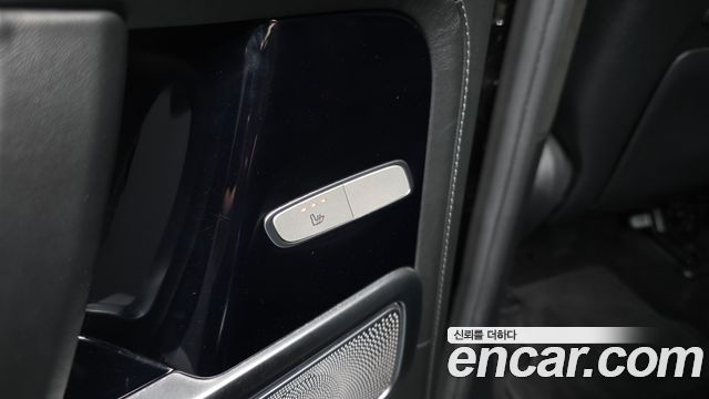 Mercedes-Benz G-Class 2019 — photo 18