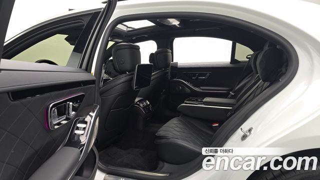 Mercedes-Benz S-Class 2024 — photo 17