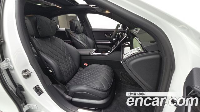 Mercedes-Benz S-Class 2024 — photo 16