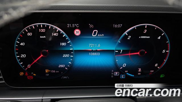 Mercedes-Benz GLE-Class 2020 — photo 11