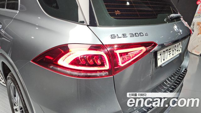 Mercedes-Benz GLE-Class 2020 — photo 9