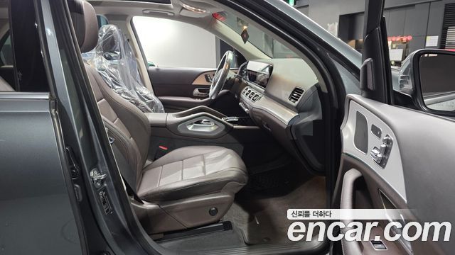 Mercedes-Benz GLE-Class 2020 — photo 16
