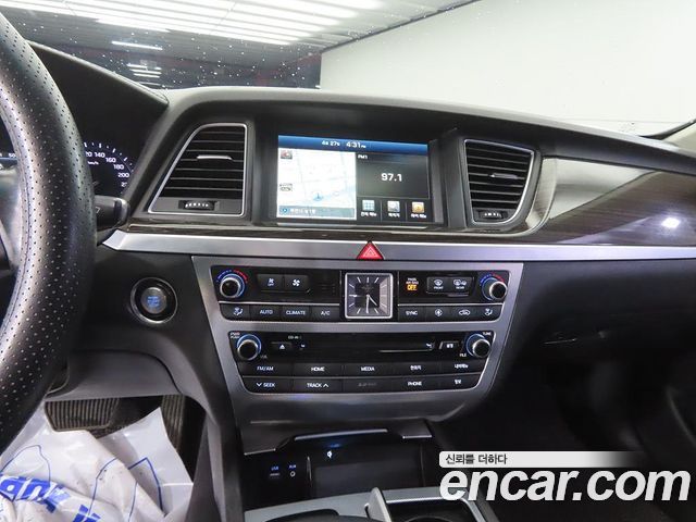 Genesis G80 2018 — photo 10