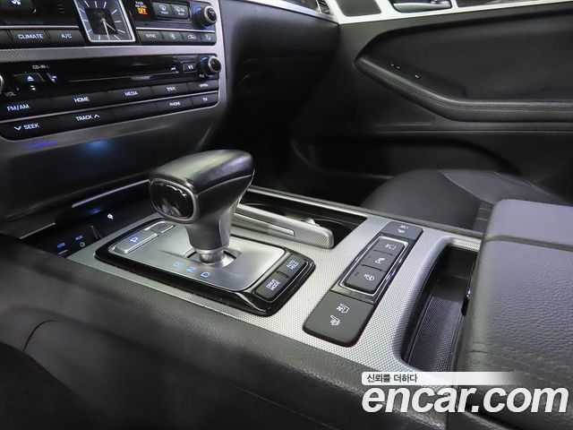Genesis G80 2018 — photo 11
