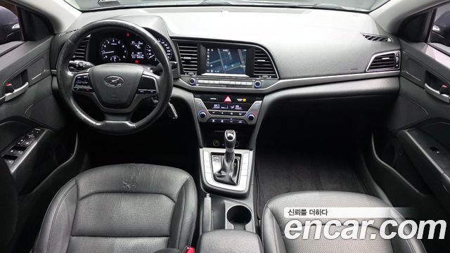 Hyundai AVANTE 2017 — photo 10