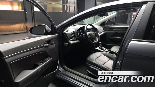 Hyundai AVANTE 2017 — photo 13