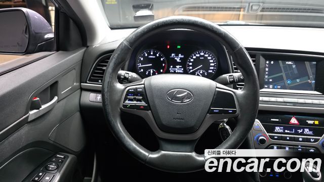 Hyundai AVANTE 2017 — photo 19