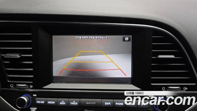 Hyundai AVANTE 2017 — photo 21