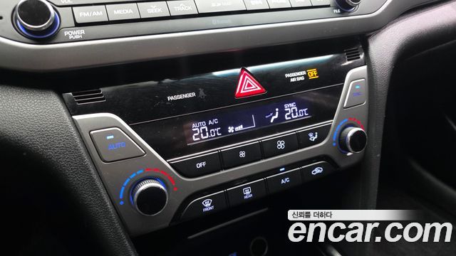 Hyundai AVANTE 2017 — photo 22