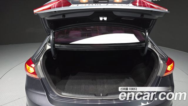 Hyundai AVANTE 2017 — photo 26