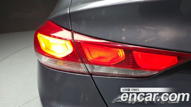 Hyundai AVANTE 2017 — photo 9