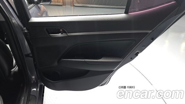 Hyundai AVANTE 2017 — photo 15
