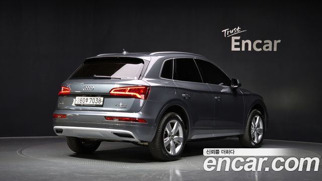 Audi Q5 2020 — photo 2