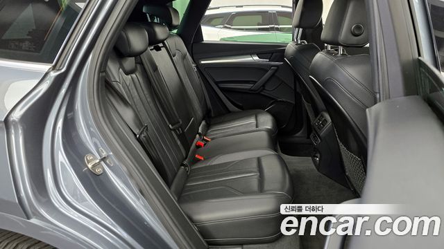 Audi Q5 2020 — photo 17