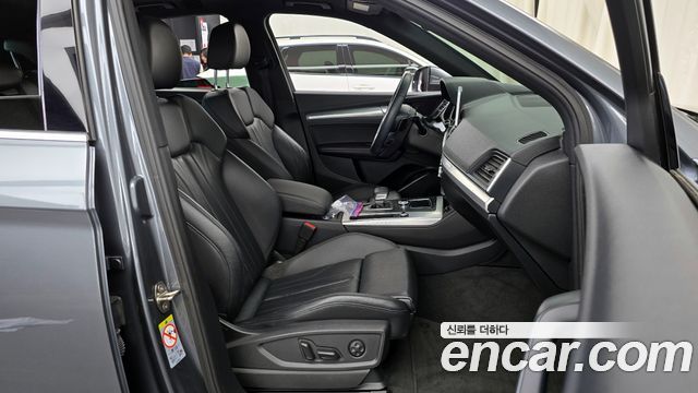 Audi Q5 2020 — photo 16