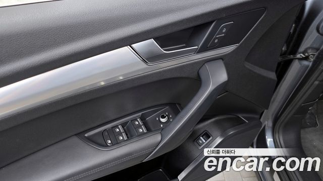 Audi Q5 2020 — photo 29