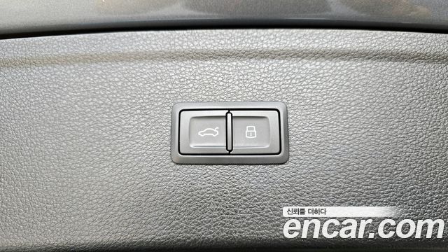 Audi Q5 2020 — photo 30