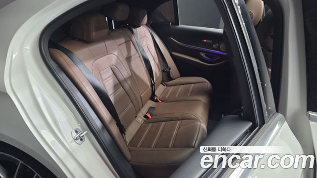 Mercedes-Benz E-Class 2021 — photo 18