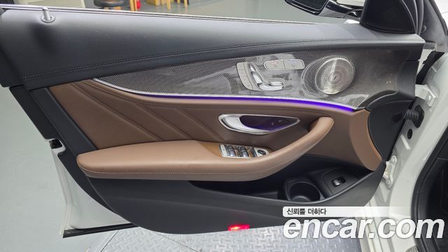 Mercedes-Benz E-Class 2021 — photo 14