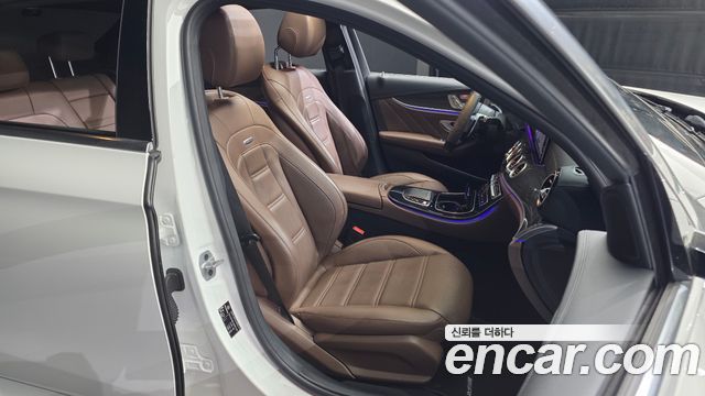 Mercedes-Benz E-Class 2021 — photo 16