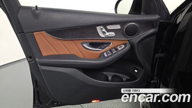 Mercedes-Benz GLC-Class 2022 — photo 14