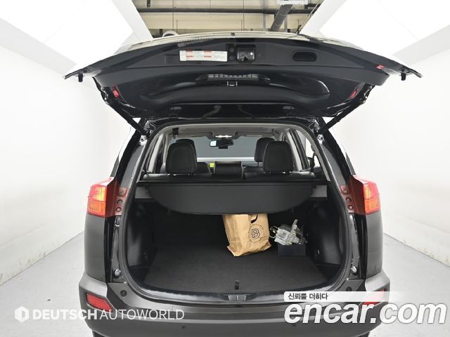 Toyota RAV4 2015 — photo 19