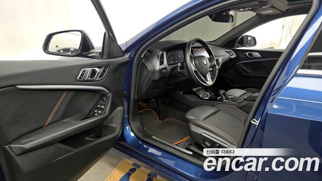BMW 1-Series 2021 — photo 13