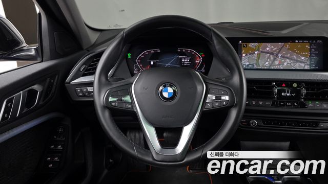 BMW 1-Series 2021 — photo 19