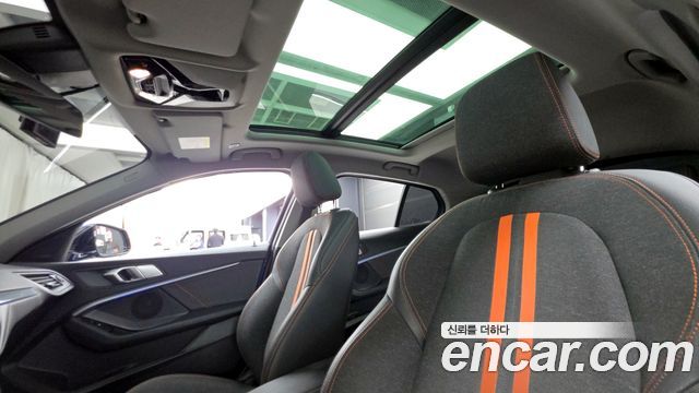 BMW 1-Series 2021 — photo 24