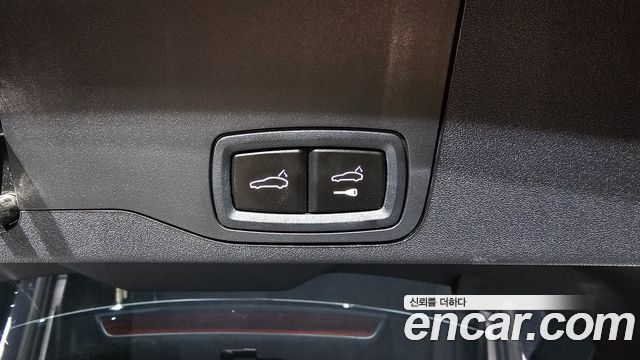 Porsche Taycan 2025 — photo 19