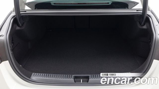Mercedes-Benz E-Class 2026 — photo 11
