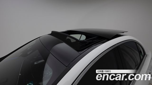 Mercedes-Benz E-Class 2026 — photo 12