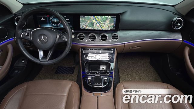 Mercedes-Benz E-Class 2017 — photo 10